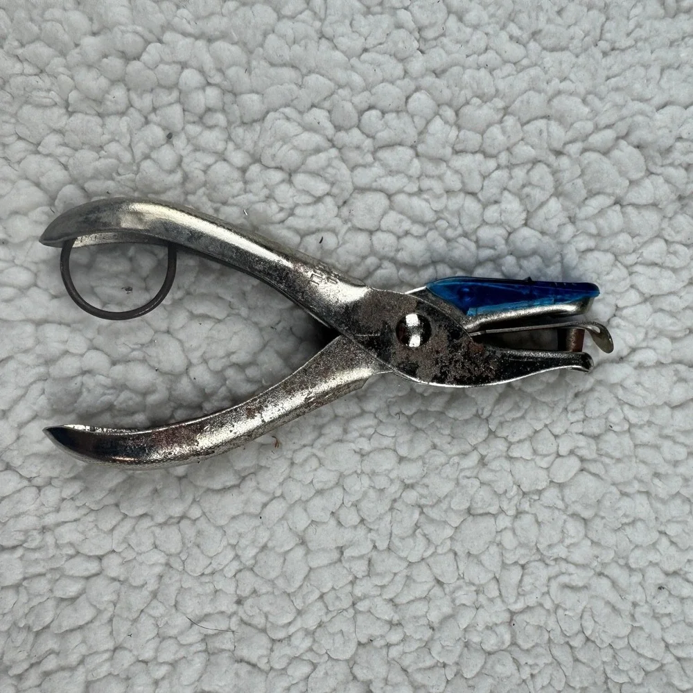 Vintage McGill Single Hole Punch‎ Metal Handheld Tool Marengo IL Blue Catcher
